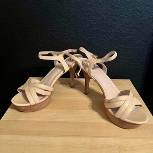 LIKE NEW Vince Camuto nude platform sandals